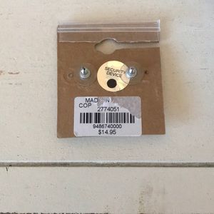 BKE Jewelry - BKE fleur-de-lis metallic grey earrings BKE Jewelry - BKE fleur-de-lis metallic grey earrings